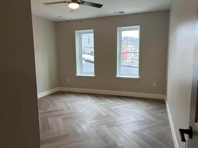 Building Photo - Northside