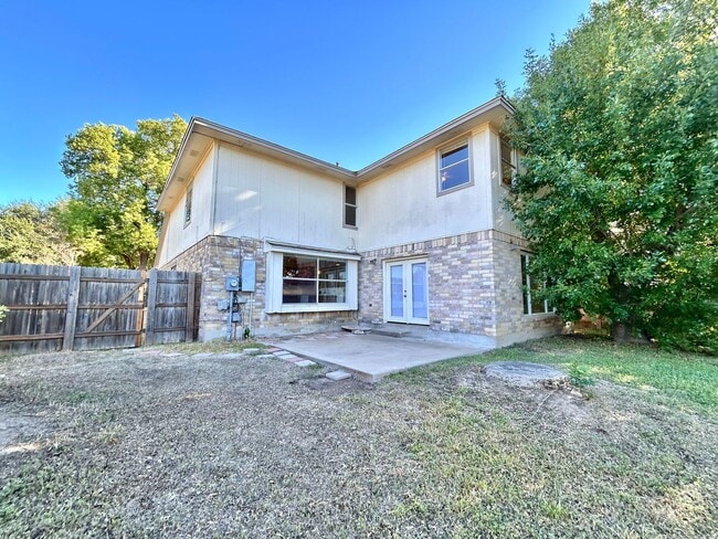 Building Photo - Spacious 4/BR 3.5/BA Two-Story Home with Peaceful Ambience