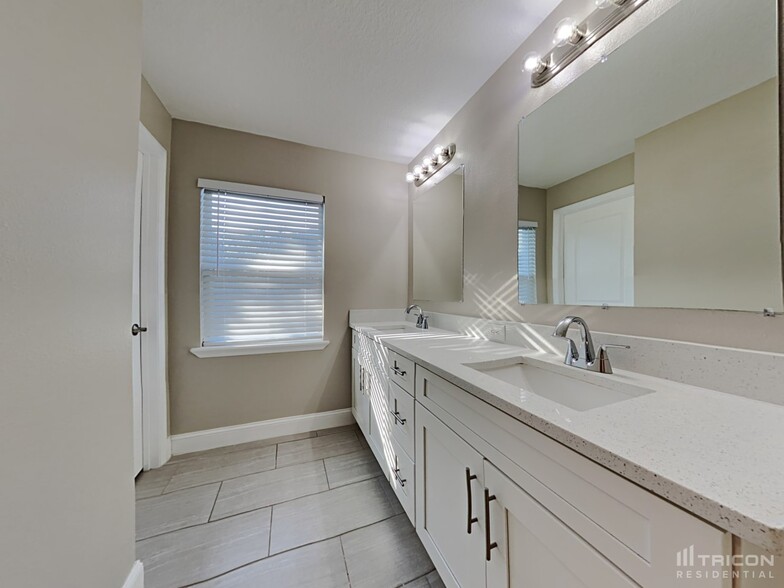 Building Photo - 3140 Tiburon Ln