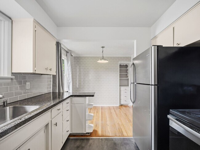 Building Photo - Spacious Unfurnished Home in Northwest Spokane