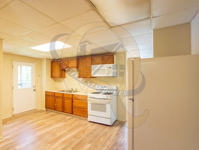 Building Photo - 2145 E McLean Ave