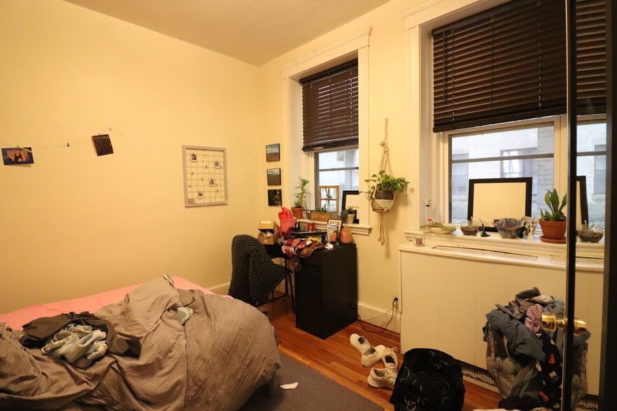 Building Photo - 2001 Commonwealth Ave