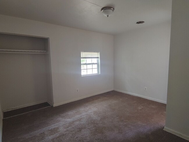 Building Photo - 3 BR 1.5 BA single family house