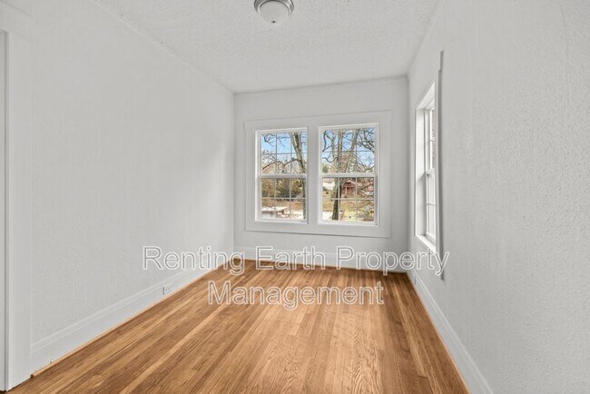 Building Photo - 2204 28th St N