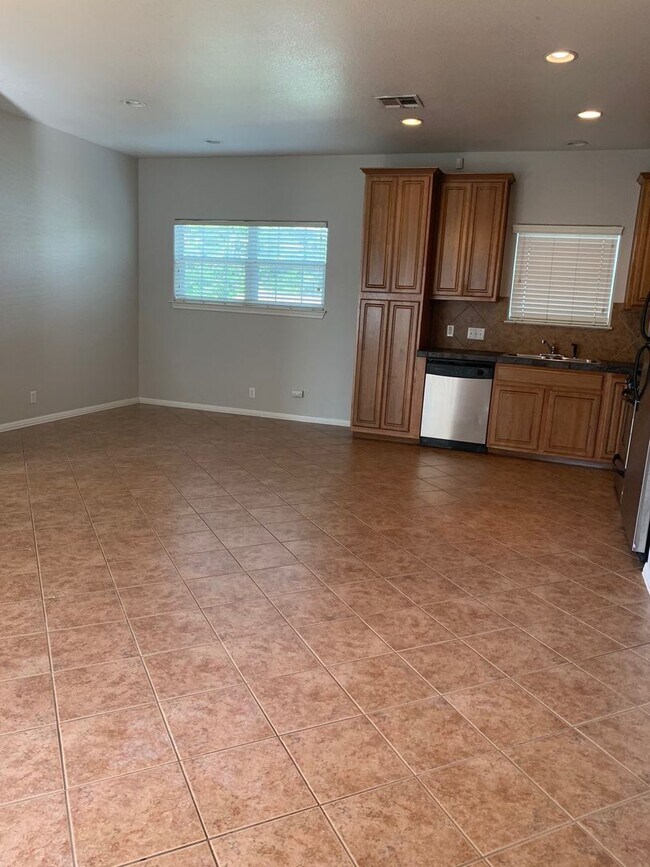 Building Photo - 5304 Evans Ave