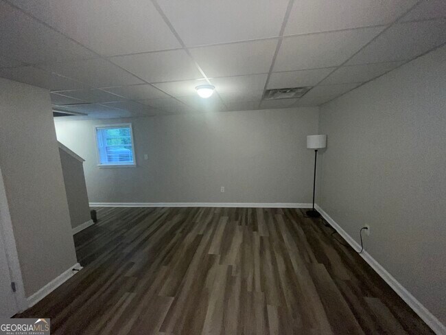 Building Photo - 310 Harris Manor Dr SW