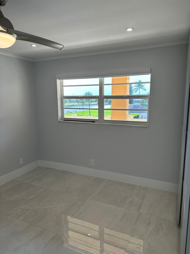 Building Photo - 308 Golfview Rd