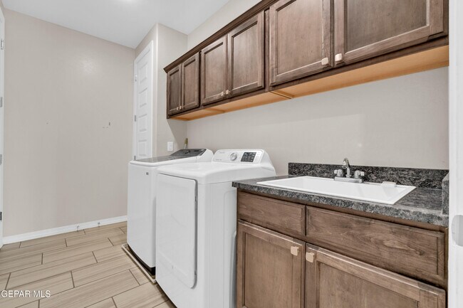 Building Photo - 12494 Stansbury Dr