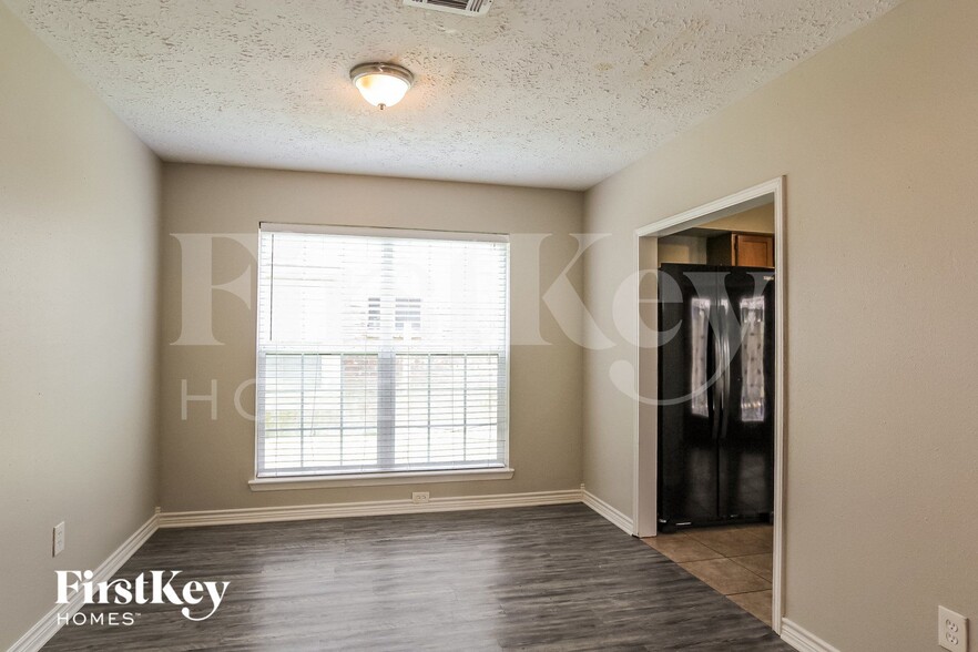 Building Photo - 1801 Whitebriar Dr