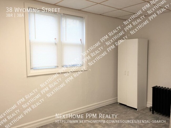 Building Photo - 38 Wyoming St