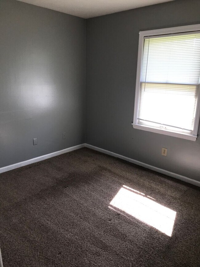 Building Photo - 3509 Buckhorn Dr