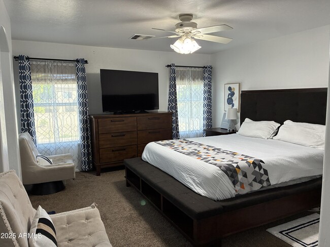 Building Photo - 13438 W Rose Ln