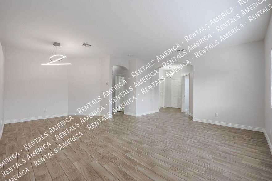 Building Photo - 8805 W Hilton Ave