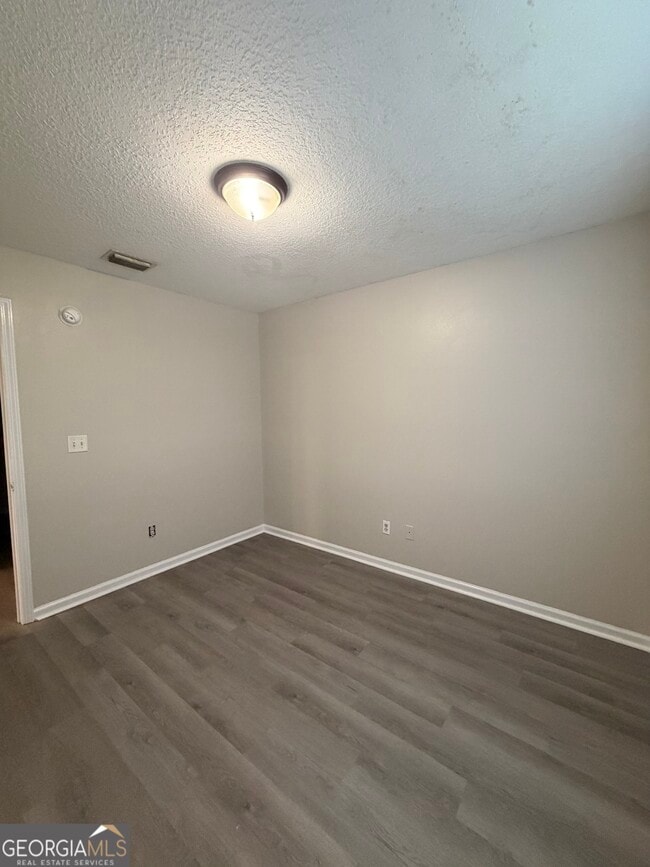 Building Photo - 707 E Lawnwood Ave