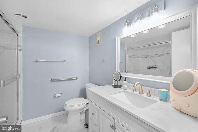 Building Photo - 3713 S George Mason Dr