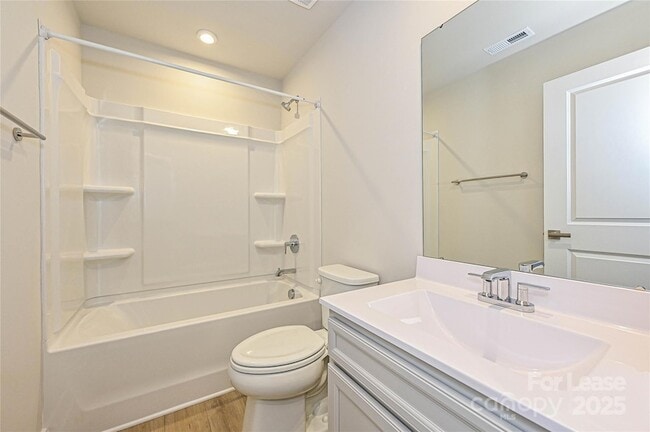 Building Photo - 1470 Samuel St