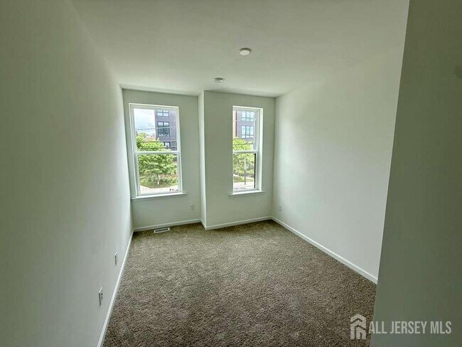 Building Photo - 400 Willow St