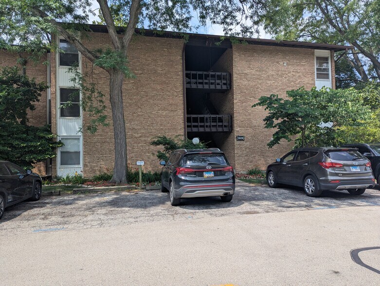 Building Photo - 5529 E Lake Dr