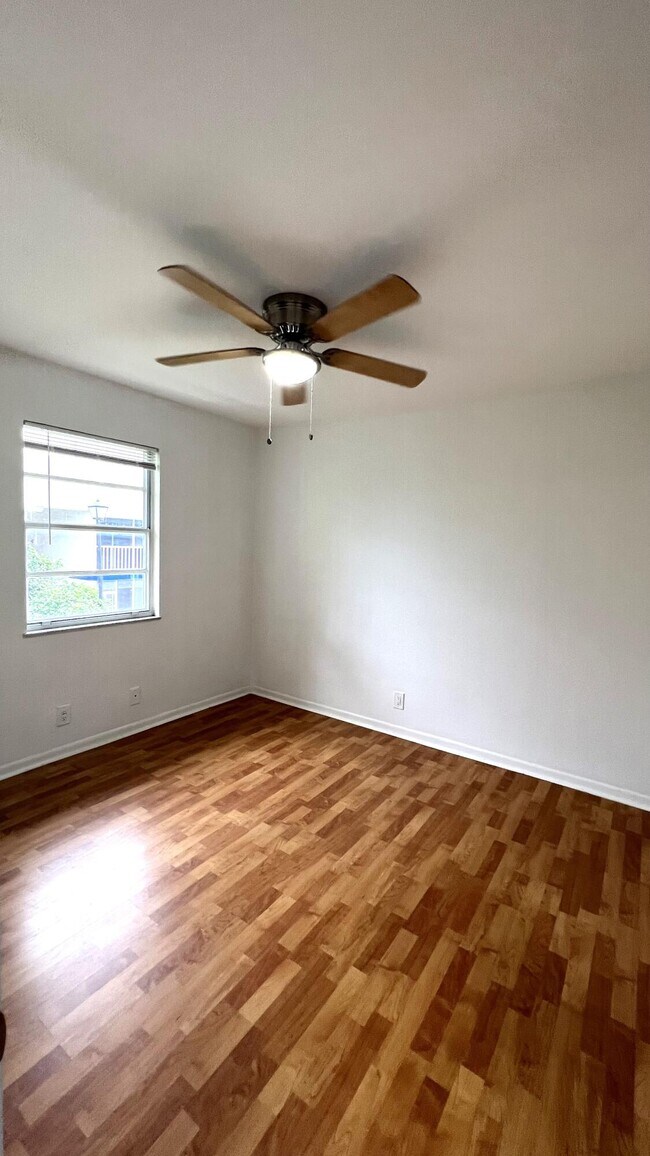 Building Photo - 1532 SE Royal Green Cir