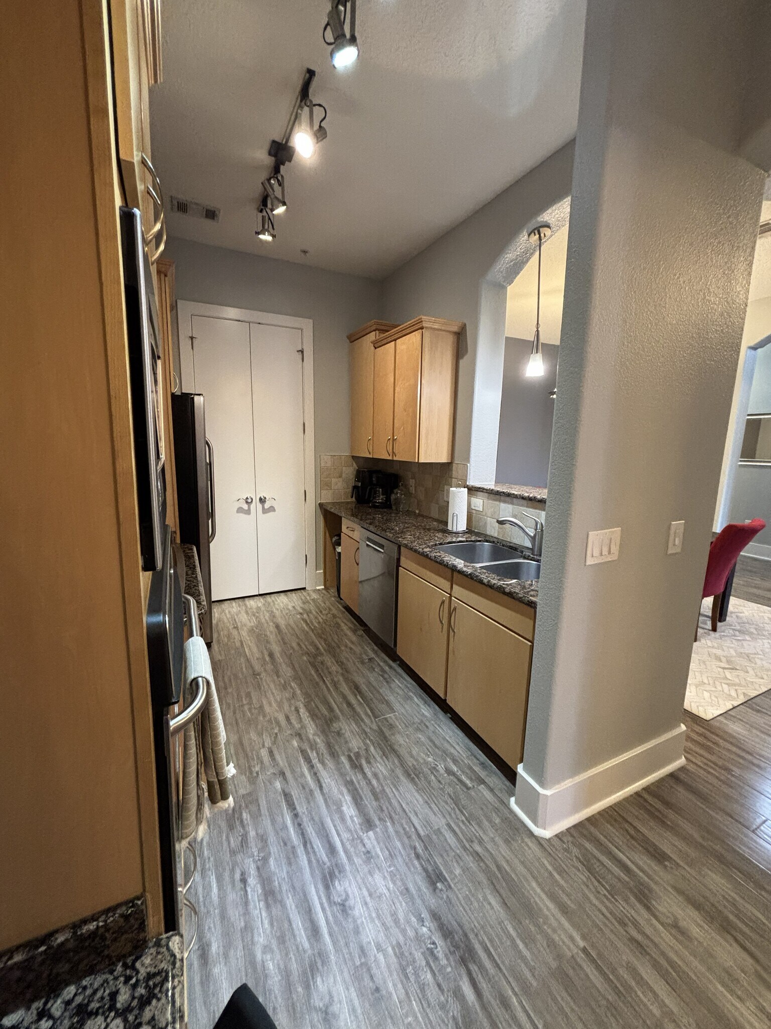 Building Photo - 2600 Hillsboro Pike