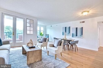 Building Photo - 930 Astern Way