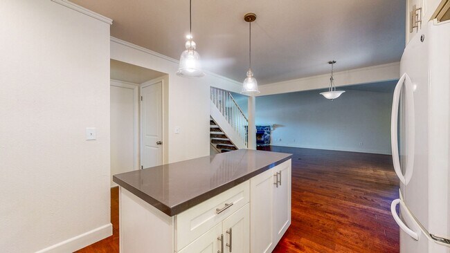 Building Photo - 360 Manka Cir
