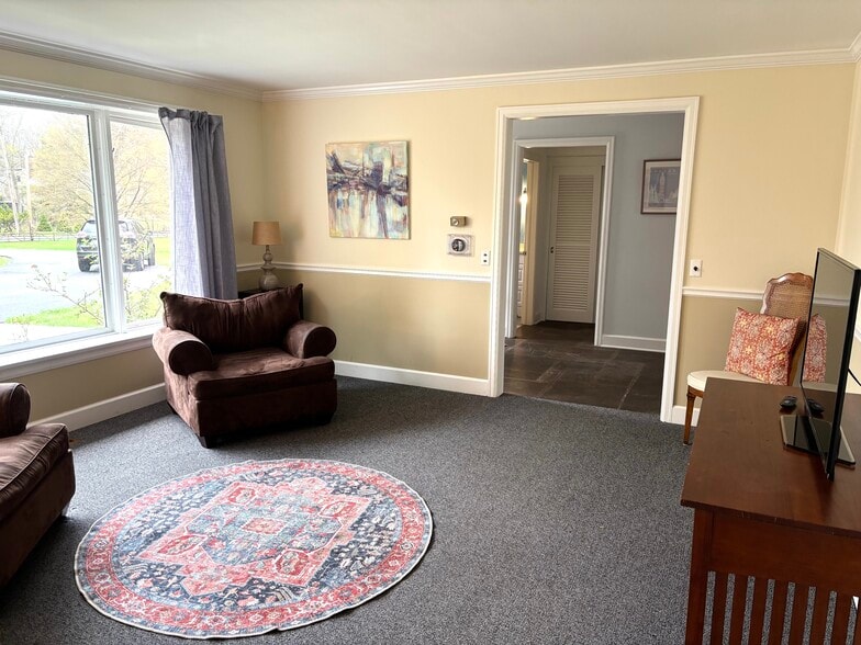 Den - 439 Allens Creek Rd