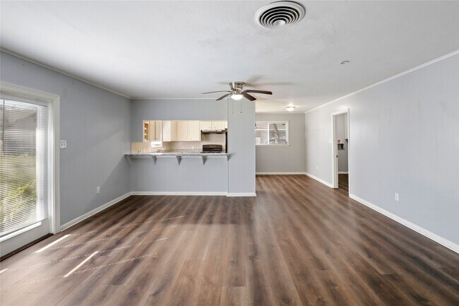 Building Photo - 238 Sleepy Hollow Dr