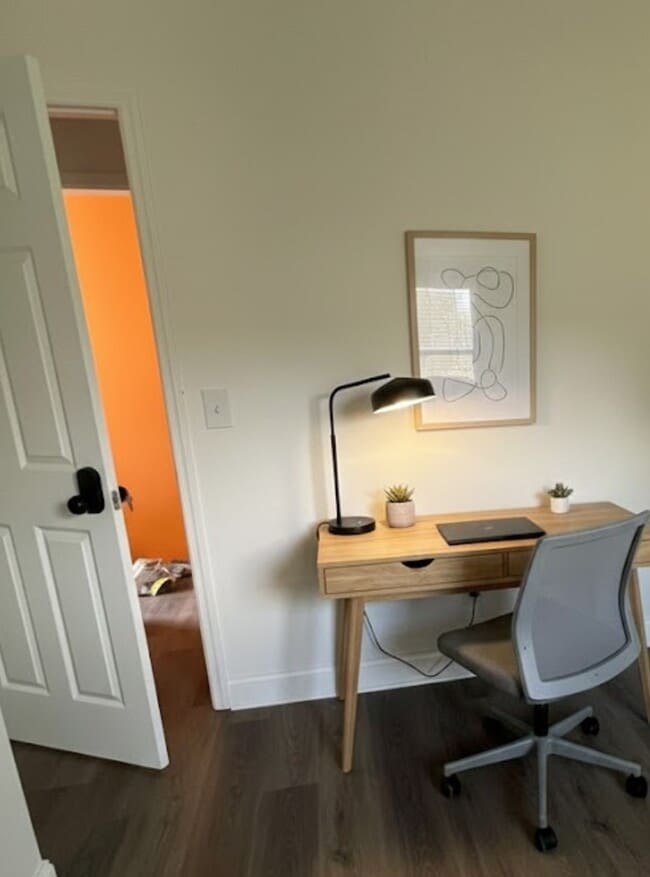 Building Photo - 2827 E 5th Ave