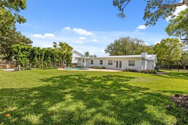 Building Photo - 1711 Chestnut Ave