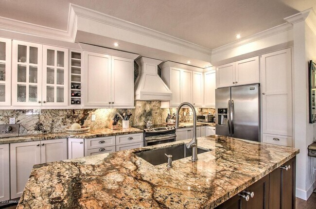 Building Photo - 3 bedroom Townhome