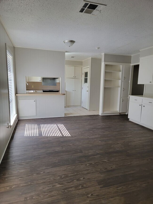 Building Photo - 3 Bedroom 2 bathroom Bossier City