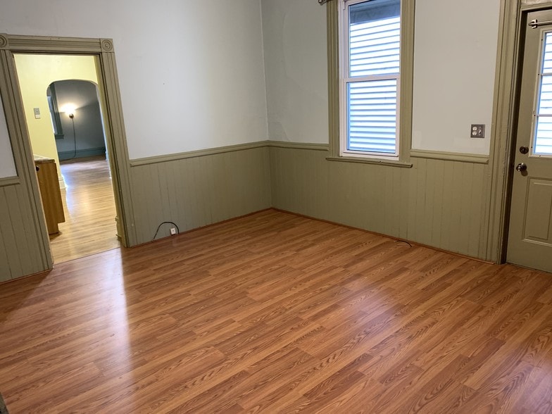 Building Photo - 719 Savannah Ave