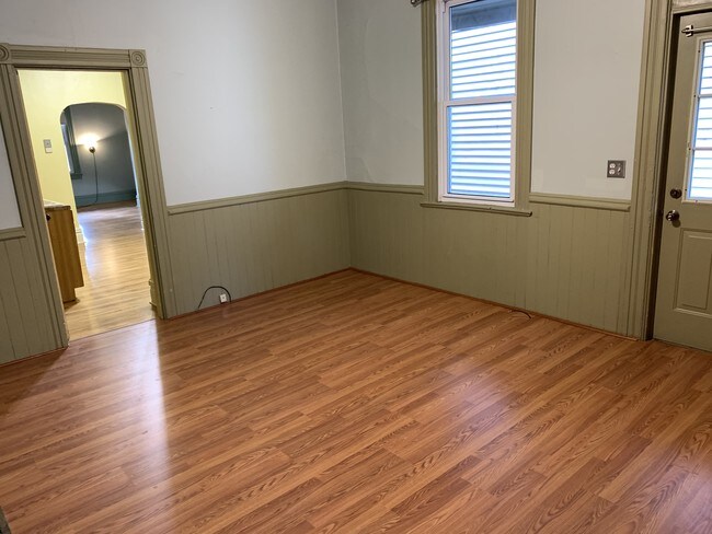 Building Photo - 719 Savannah Ave