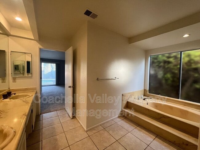 Building Photo - 36532 Vía Abeja