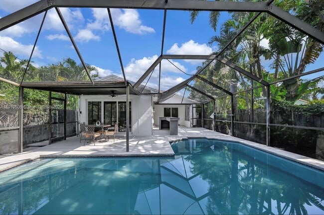 Building Photo - 1546 Van Buren St