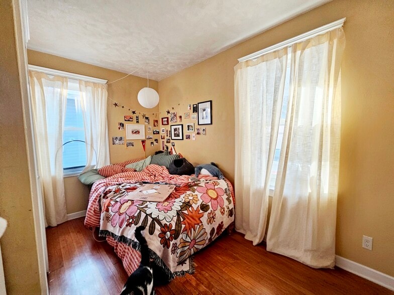 Building Photo - 44 Day St