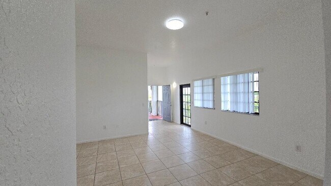 Building Photo - 2801 Riverside Dr