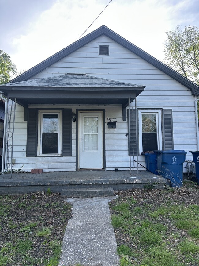 Primary Photo - 1816 Central Alton