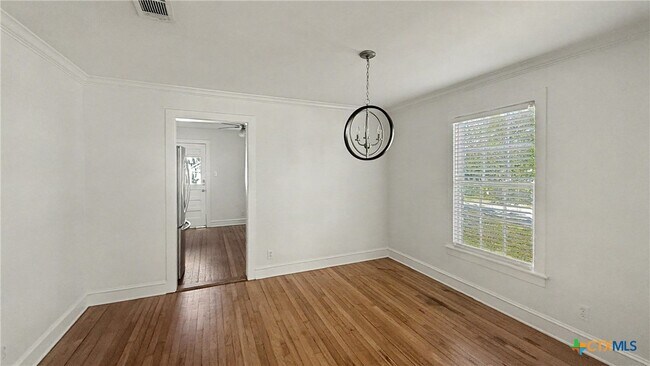 Building Photo - 820 N 5th St