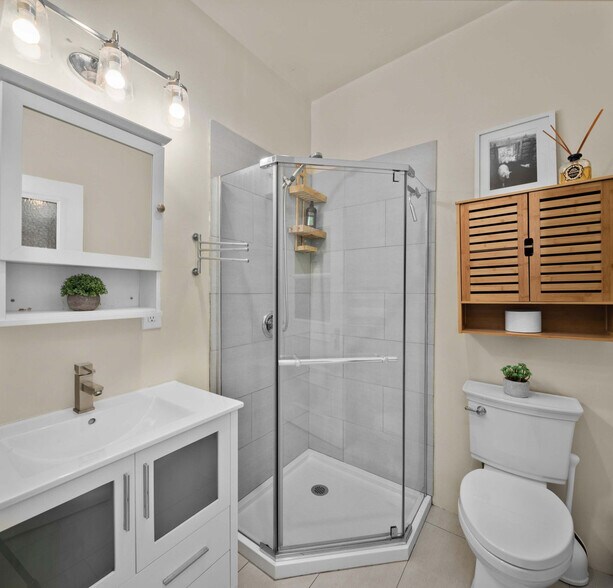 Building Photo - 354 Bowery