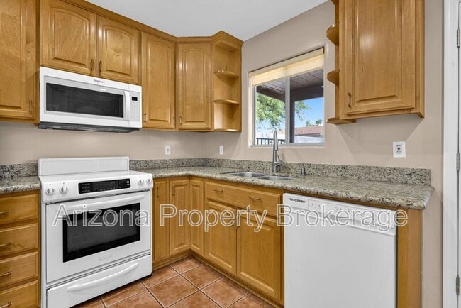 Building Photo - 5610 W Grovers Ave