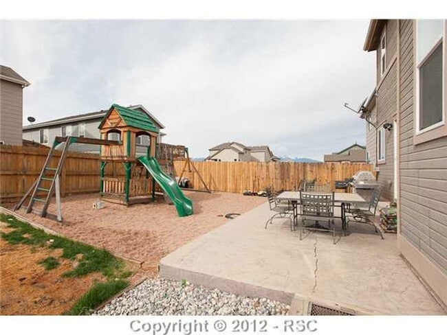 Building Photo - Great two story home in a nice quiet neighborhood