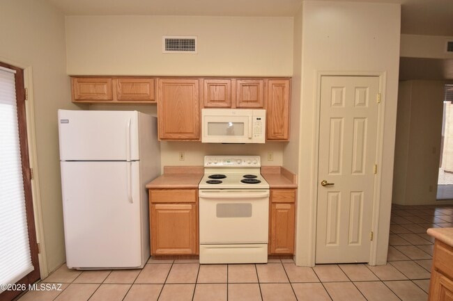Building Photo - 2934 N Cardell Cir