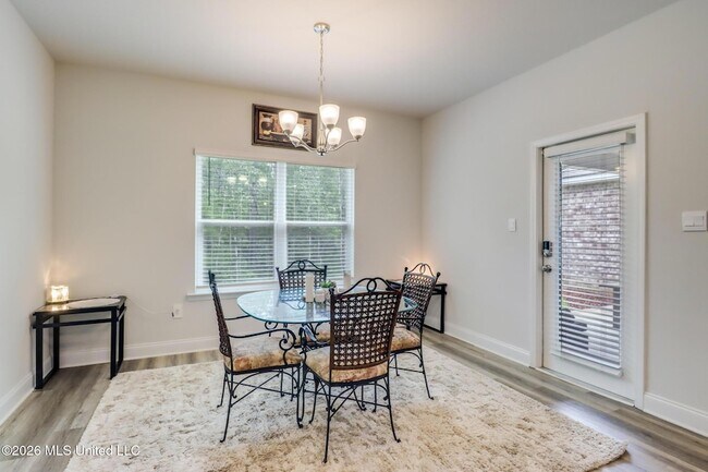 Building Photo - 4937 Fern Dr
