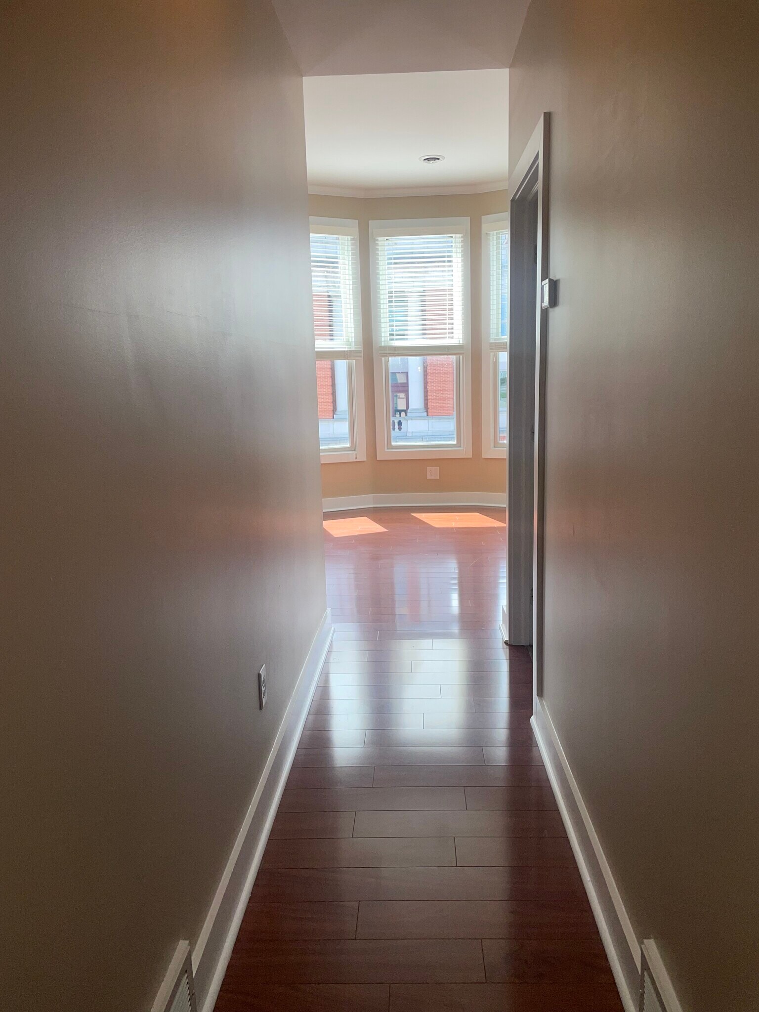 Building Photo - 48 Castle St