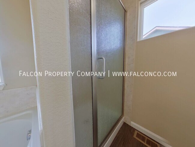 Building Photo - 6224 Saddlebred Way