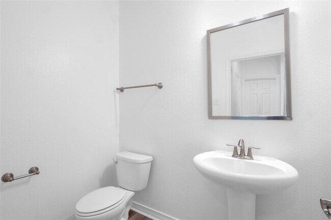 Building Photo - 10217 English Oak Dr