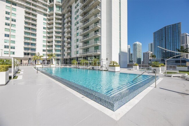 Building Photo - 690 SW 1st Ct