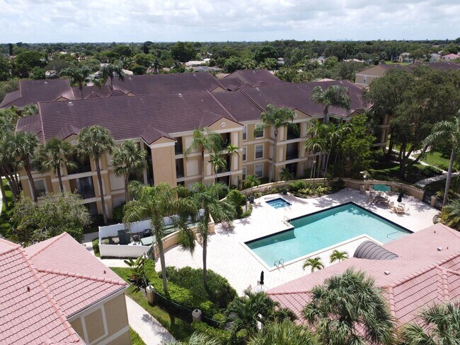 Building Photo - 755 Riverside Dr